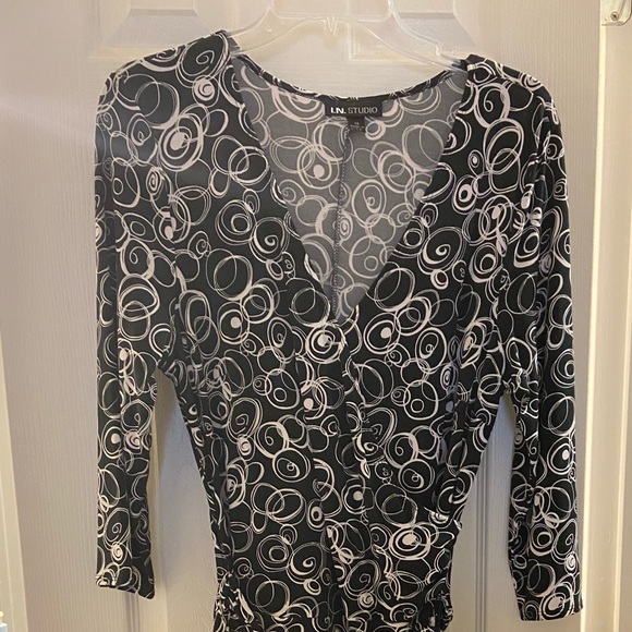 I.N. Studio Dresses & Skirts - I.N. Studio black dress with pattern